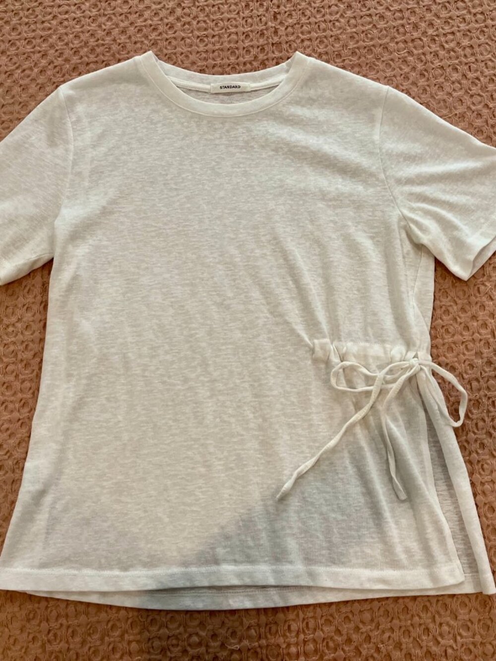 Standard (Korean boutique) white cotton tee with mid-side drawstring - M - Picture 5 of 5
